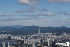 추석 연휴 앞두고 파란 하늘 펼쳐진 서울