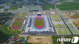 인조잔디 값만 14억원 충주 업체간 불법로비 논란