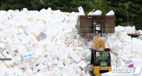 스티로폼 벽으로 둘러쌓인 수원시자원순환센터