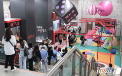 [뉴스1 PICK] 이태원역에 등장한 오징어게임 참여하시겠습니까?