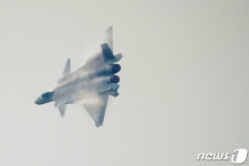 F-22 따라잡나…中, 자체 개발 엔진 장착 스텔스기 공개