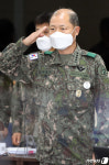 경례하는 김정수 육군 제2작전사령관