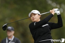 고진영, 파운더스컵 사흘 연속 선두 질주…통산 10승 보인다