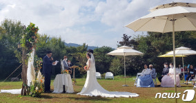 성주군 나만의 결혼식 하늘목장 야외정원서 열려…300만원 지원