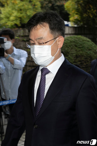 '뇌물·배임·횡령' 화천대유 김만배 영장실질심사 출석