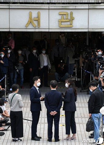영장실질심사 출석하는 '화천대유 대주주' 김만배