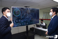 KT우면연구센터 찾은 조경식 2차관