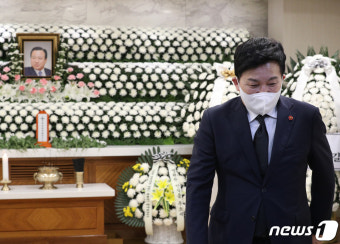 故 이완구 전 총리 빈소 찾은 원희룡