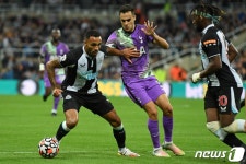 그 팬은 지금 괜찮나요?…생명 구한 레길론의 울림 있는 한 마디