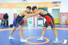 전북체고 레슬링 형제 전국체전 나란히 ‘금’…형은 그레코로·자유형 동시 석권