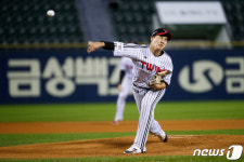 LG 선발 임찬규의 역투