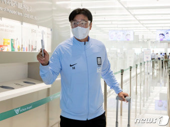 황선홍 감독 '좋은 성적 거두고 올게요'