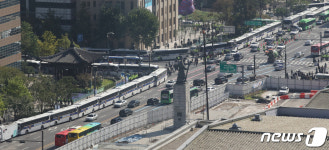 경찰, 민주노총 집회 대비 차벽 설치