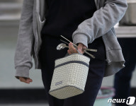 점심으로 도시락 준비한 학생들