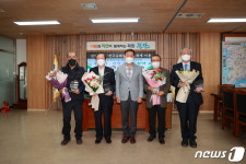 진안군 발전 위한 노력 감사합니다…유공자 4명에 감사패