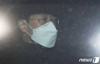 서울구치소 나선 손준성 검사 '구속영장 기각'