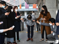 고개숙인 구현모 KT 대표 약관 관계 없이 보상책 마련할 것