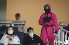 창원NC파크에 뜬 오징어게임