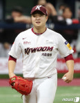 만루 실점위기 넘긴 키움 김재웅