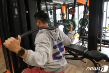 이제 일상으로… 노래방·헬스장 무제한 오픈
