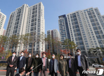 50미터 옹벽 아파트 현장 찾은 국민의힘