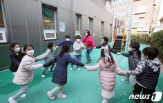 즐겁게 노는 서울형 공유어린이집 아이들