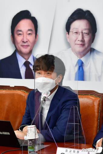 발언하는 이준석 대표