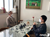 청년 명수씨와 대화 나누는 이재명