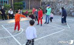오징어게임 열풍에 울산 장생포 고래문화마을, 때아닌 특수