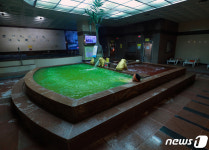 청와대보다 목욕탕 들어가기가 더 힘드네…방역패스 실랑이