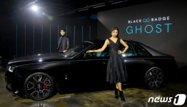 뉴 블랙 배지 고스트 공개한 롤스로이스