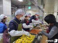 코로나19로 닫았던 포항 노인복지회관 식당 다시 운영