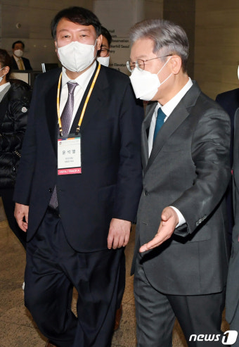 함께 걷는 이재명과 윤석열