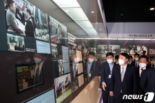 김대중 노벨평화상기념관 찾은 윤석열