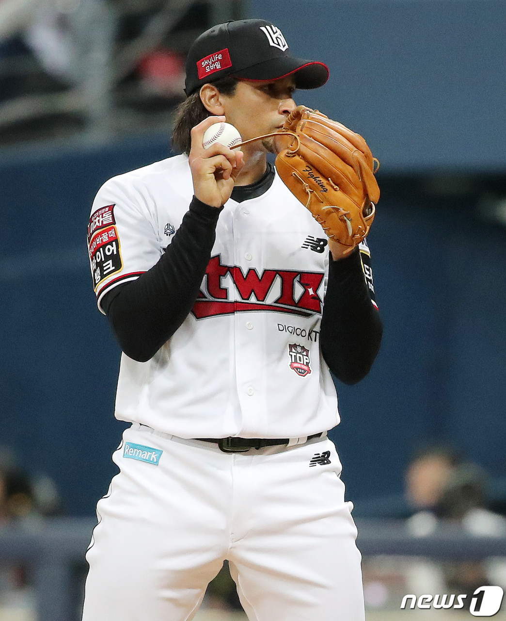 KT 위즈의 쿠에바스, 두산 베어스에 총력 승리! KBO 와일드카드 결정전 열풍