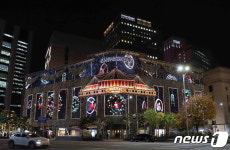 신세계백화점 본점은 연말 느낌 물씬