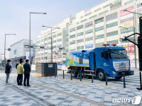 도로청소차 운영현장 살피는 홍정기 환경차관