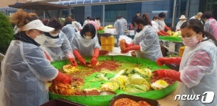 수원화성오산시노래연습장협회, 양로원서 사랑의 김장 봉사활동