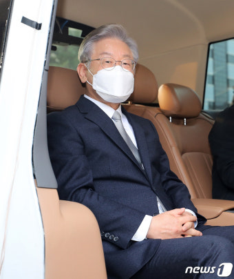 자율주행차 탑승한 이재명 후보