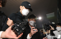 서울중부경찰서로 호송되는 데이트폭력 살해 용의자