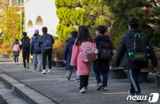 전면등교 앞두고 학생 일평균 376명 확진…역대 최다(종합)