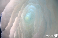 한지로 만든 현대미술, 본고장 전주서 만나다…달빛연가展