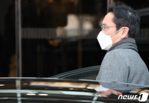 출장 마치고 귀국한 이재용 부회장