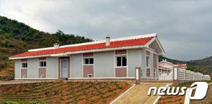 평안북도 성과 조명한 북한…축산전문농장 축사의 모습