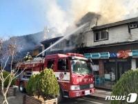 동해 무릉계곡 상가 화재…2시간여 만에 진화