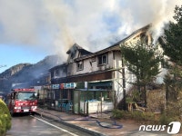 동해 무릉계곡 상가 화재…2시간여 만에 진화