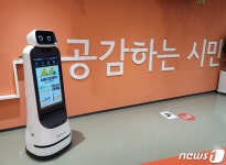 인공지능 로봇이 도슨트로…서울시민대학 가이드봇 운영