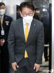 취재진에게 인사하는 이재근 신임 KB국민은행장 내정자