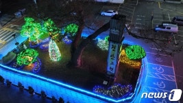 진안군민들 위로 받으세요…군청 광장에 LED 경관조명 설치