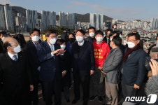 부산 현황 청취하는 윤석열